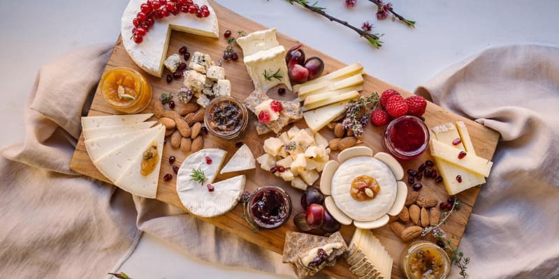🧀🍯 Descubre cómo la Miel y las Mermeladas realzan el sabor de tus quesos favoritos